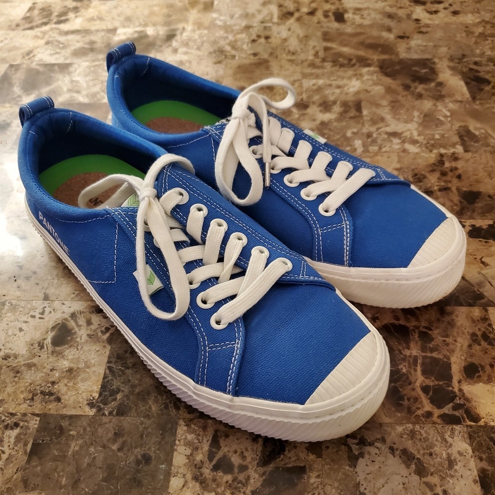 Pantone Cariuma OCA Low Blue Canvas Sneaker Shoe Women 10 Men 8.5 surfer preppy
